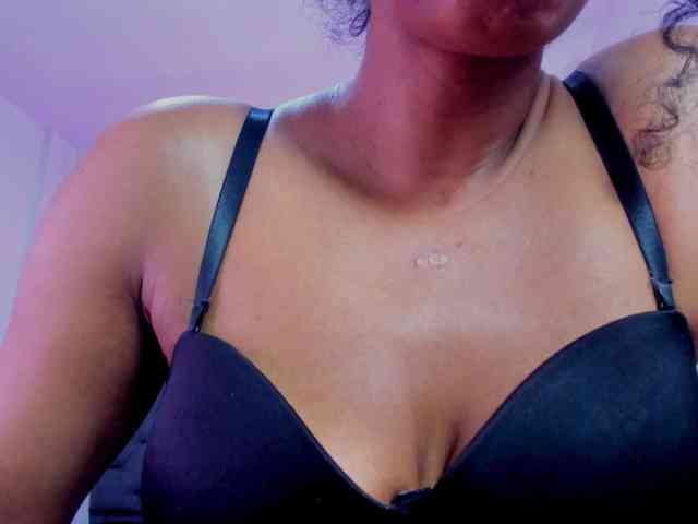 Ellie-Alves Ellie-Alves