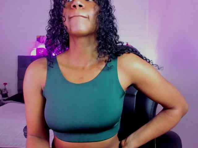 Ellie-Alves Ellie-Alves