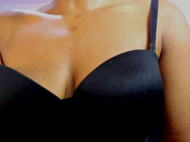 Ellie-Alves Ellie-Alves