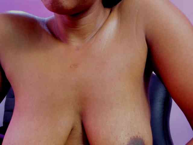 Ellie-Alves Ellie-Alves