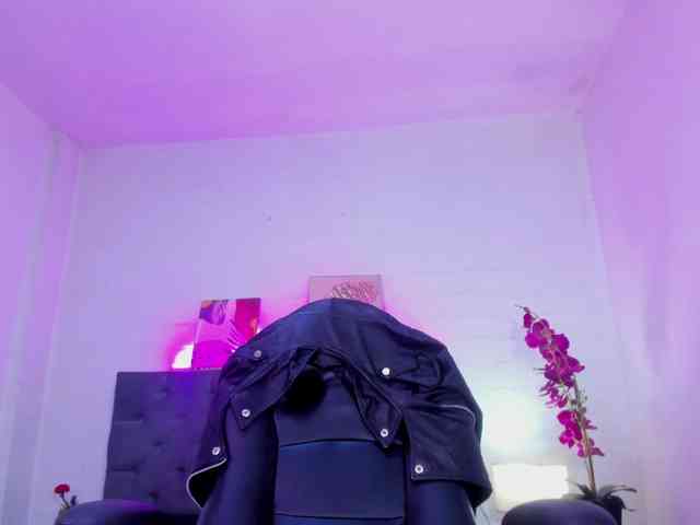 Ellie-Alves Ellie-Alves