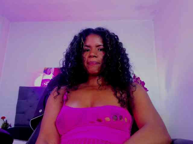 Ellie-Alves Ellie-Alves