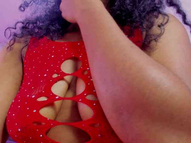 Ellie-Alves Ellie-Alves