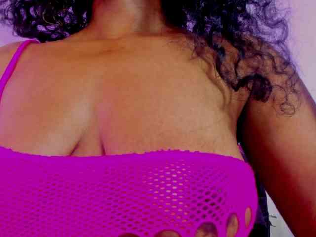 Ellie-Alves Ellie-Alves