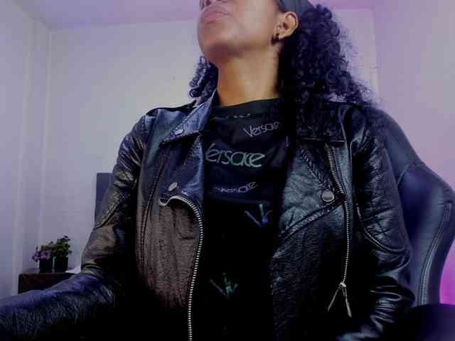 Ellie-Alves Ellie-Alves