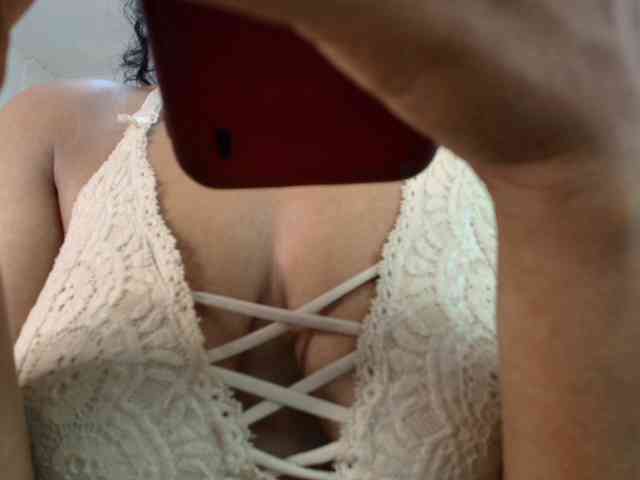 Ellie-Alves webcam