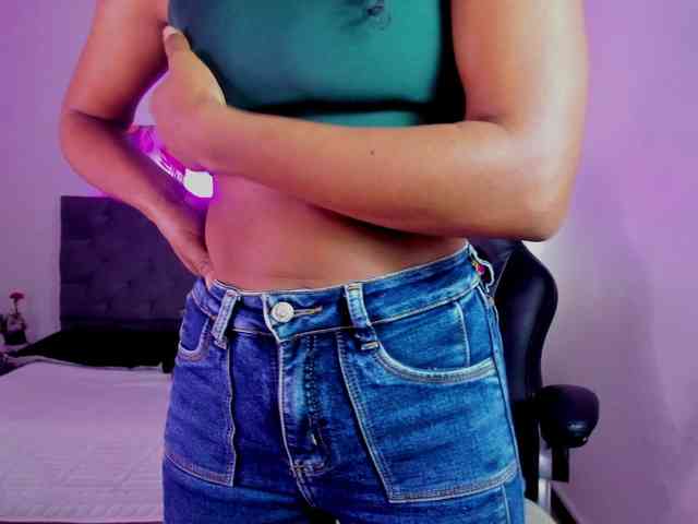 Ellie-Alves Ellie-Alves