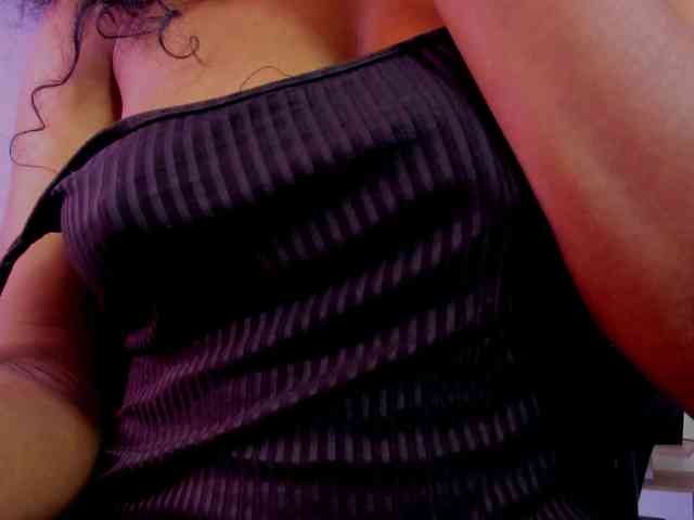 Ellie-Alves Ellie-Alves