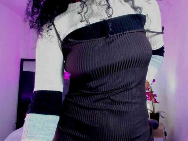 Ellie-Alves Ellie-Alves