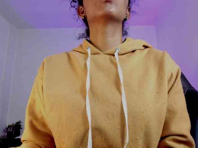 Ellie-Alves Ellie-Alves