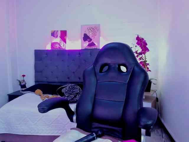 Ellie-Alves Ellie-Alves