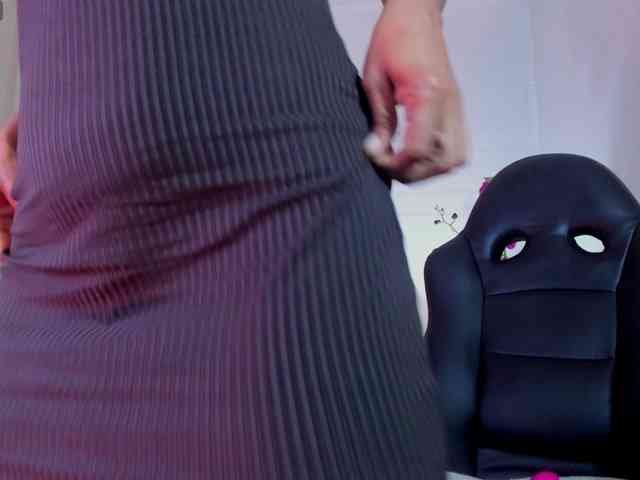 Ellie-Alves Ellie-Alves