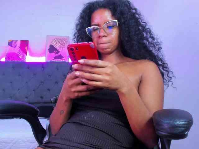 Ellie-Alves Ellie-Alves