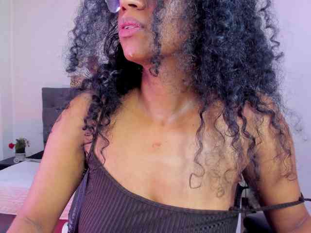 Ellie-Alves Ellie-Alves