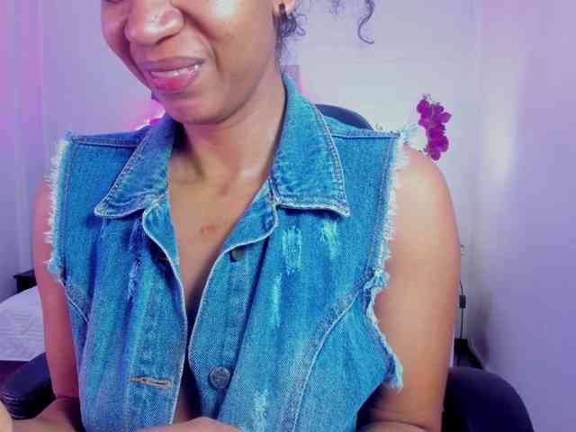 Ellie-Alves Ellie-Alves