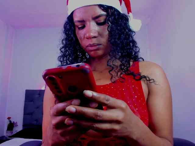 Ellie-Alves Ellie-Alves