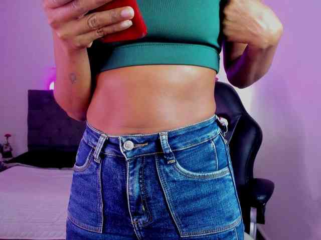 Ellie-Alves Ellie-Alves