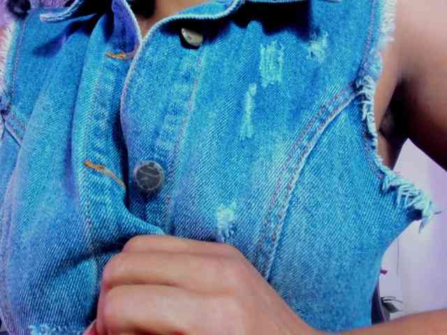 Ellie-Alves Ellie-Alves