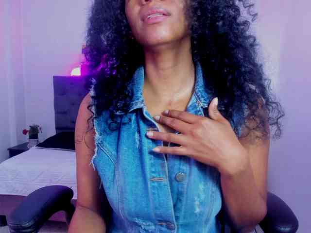 Ellie-Alves Ellie-Alves