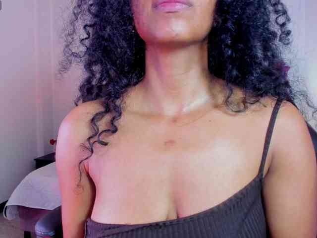 Ellie-Alves Ellie-Alves