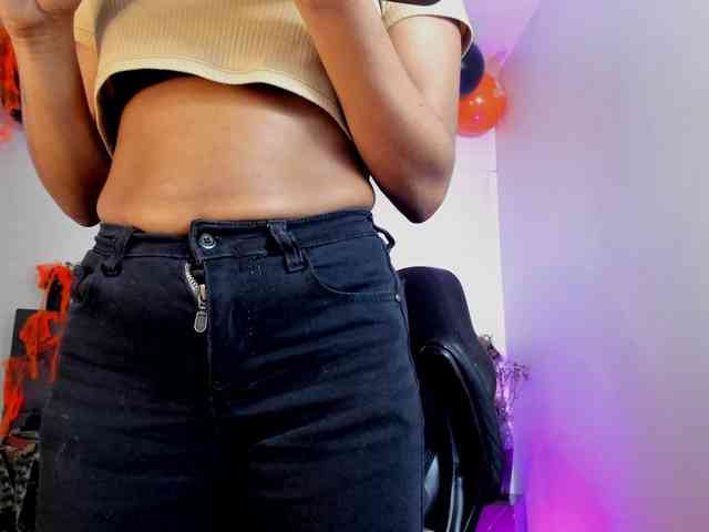 Ellie-Alves Ellie-Alves