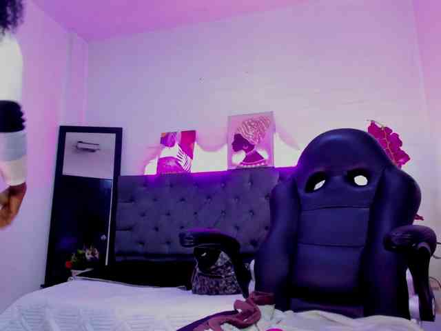 Ellie-Alves Ellie-Alves