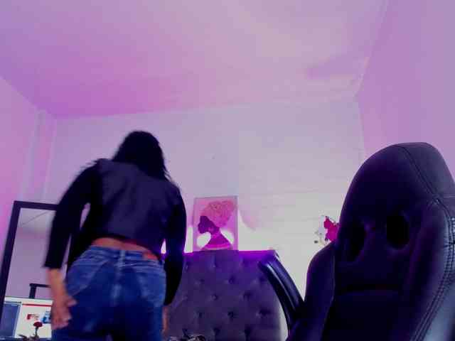 Ellie-Alves Ellie-Alves