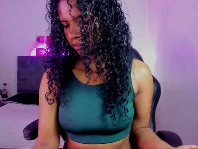 Ellie-Alves Ellie-Alves