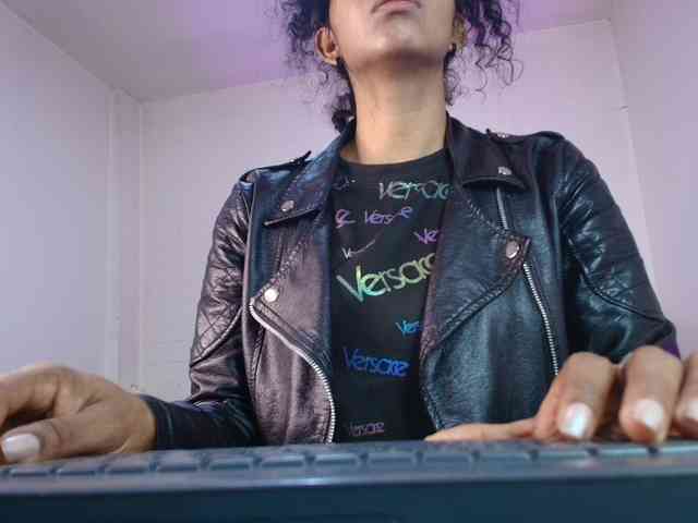 Ellie-Alves webcam