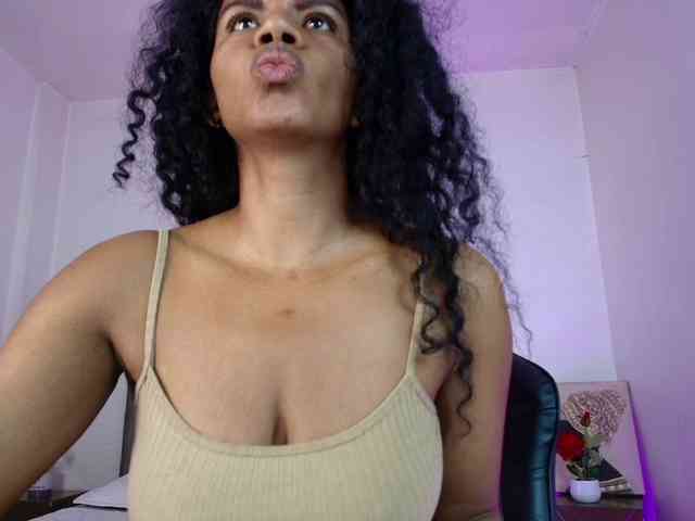 Ellie-Alves webcam