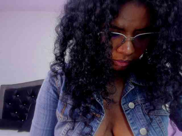 Ellie-Alves webcam