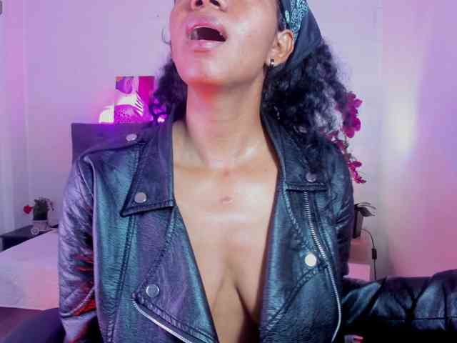 Ellie-Alves Ellie-Alves