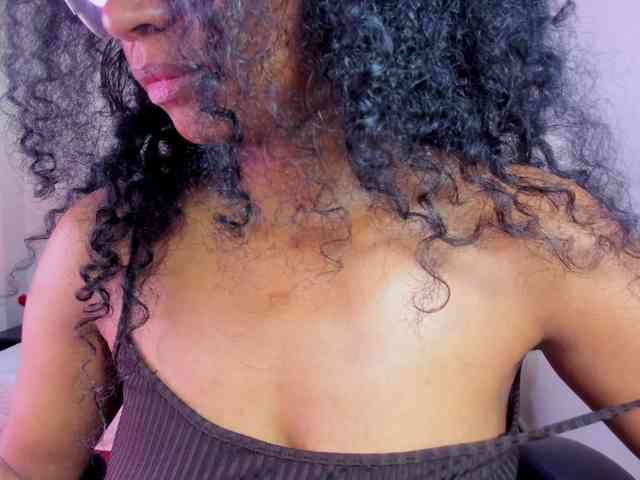 Ellie-Alves Ellie-Alves