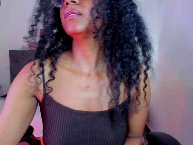 Ellie-Alves Ellie-Alves