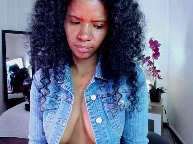 Ellie-Alves Ellie-Alves