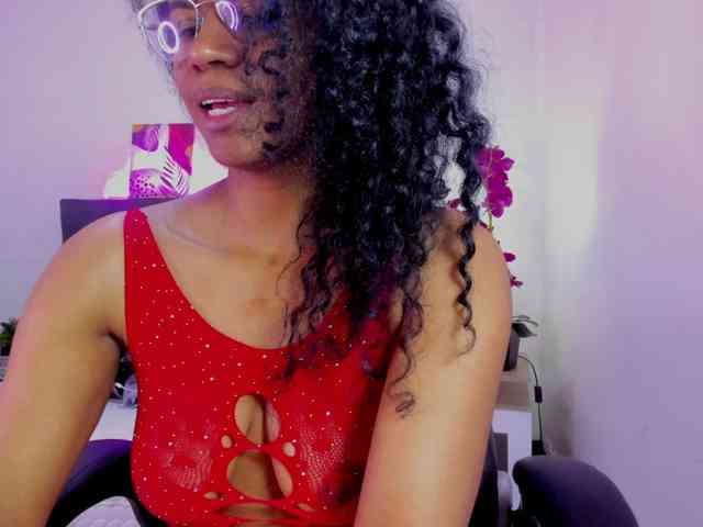 Ellie-Alves Ellie-Alves