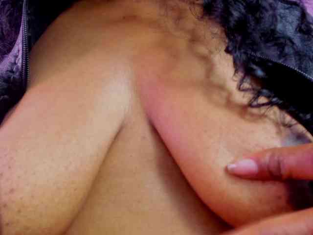 Ellie-Alves Ellie-Alves