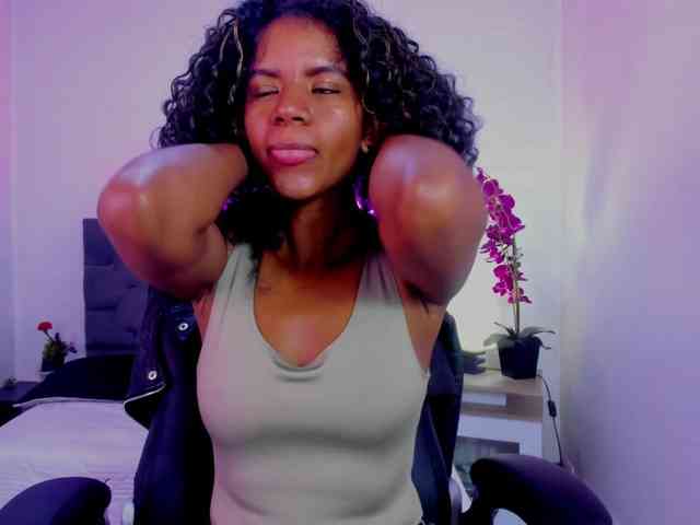 Ellie-Alves Ellie-Alves