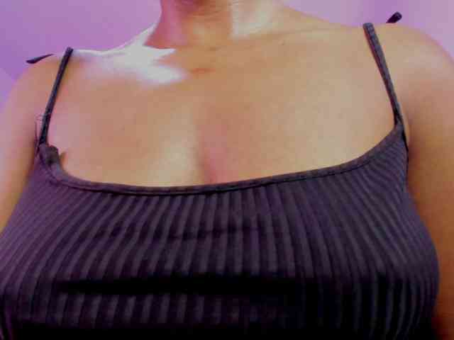 Ellie-Alves Ellie-Alves