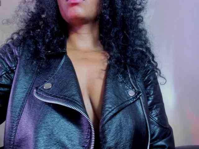 Ellie-Alves Ellie-Alves