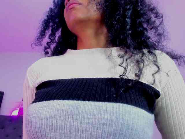 Ellie-Alves Ellie-Alves