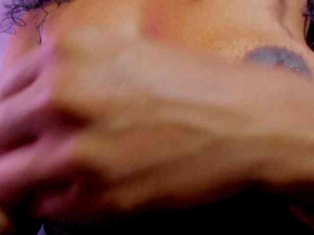 Ellie-Alves Ellie-Alves