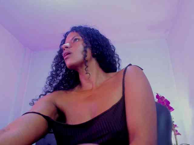 Ellie-Alves Ellie-Alves