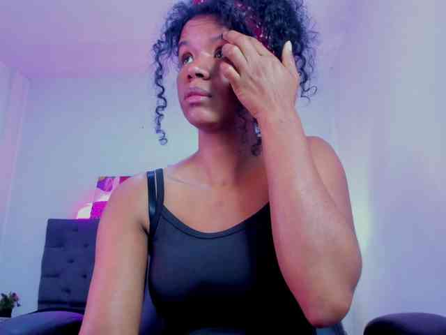 Ellie-Alves Ellie-Alves