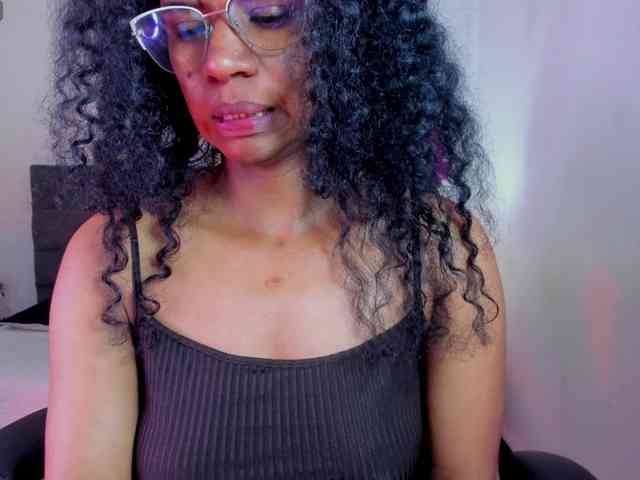 Ellie-Alves Ellie-Alves