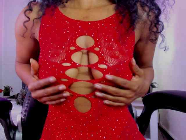 Ellie-Alves Ellie-Alves