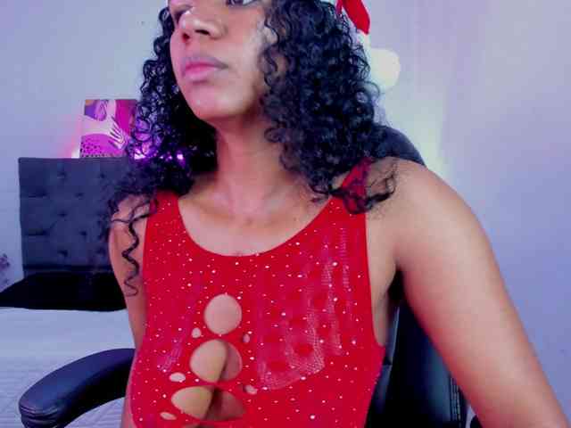 Ellie-Alves Ellie-Alves