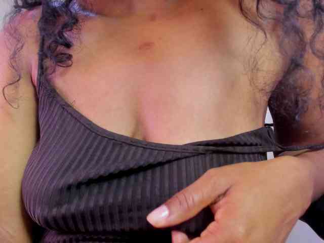 Ellie-Alves Ellie-Alves