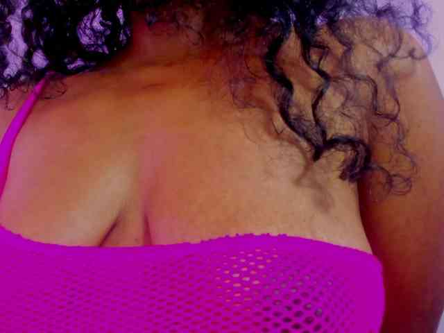 Ellie-Alves Ellie-Alves