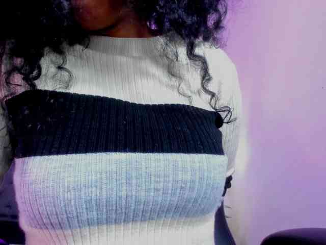 Ellie-Alves Ellie-Alves